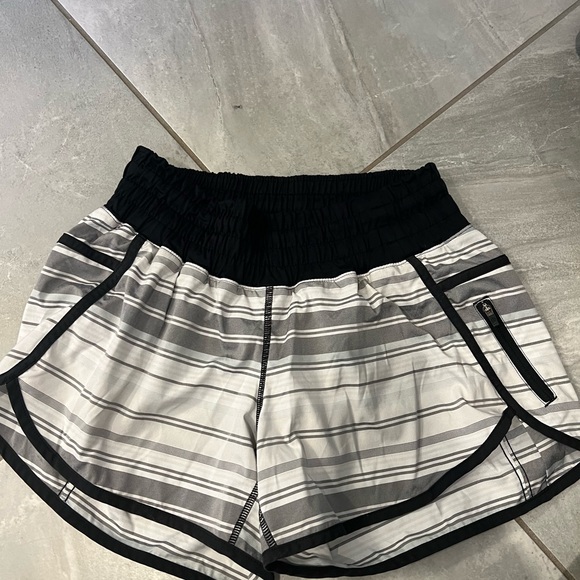 lululemon tracker shorts - Picture 1 of 1